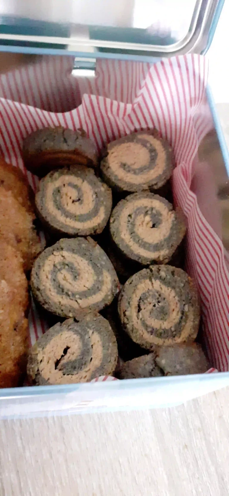 Bolachas vegan de amêndoa e carvão