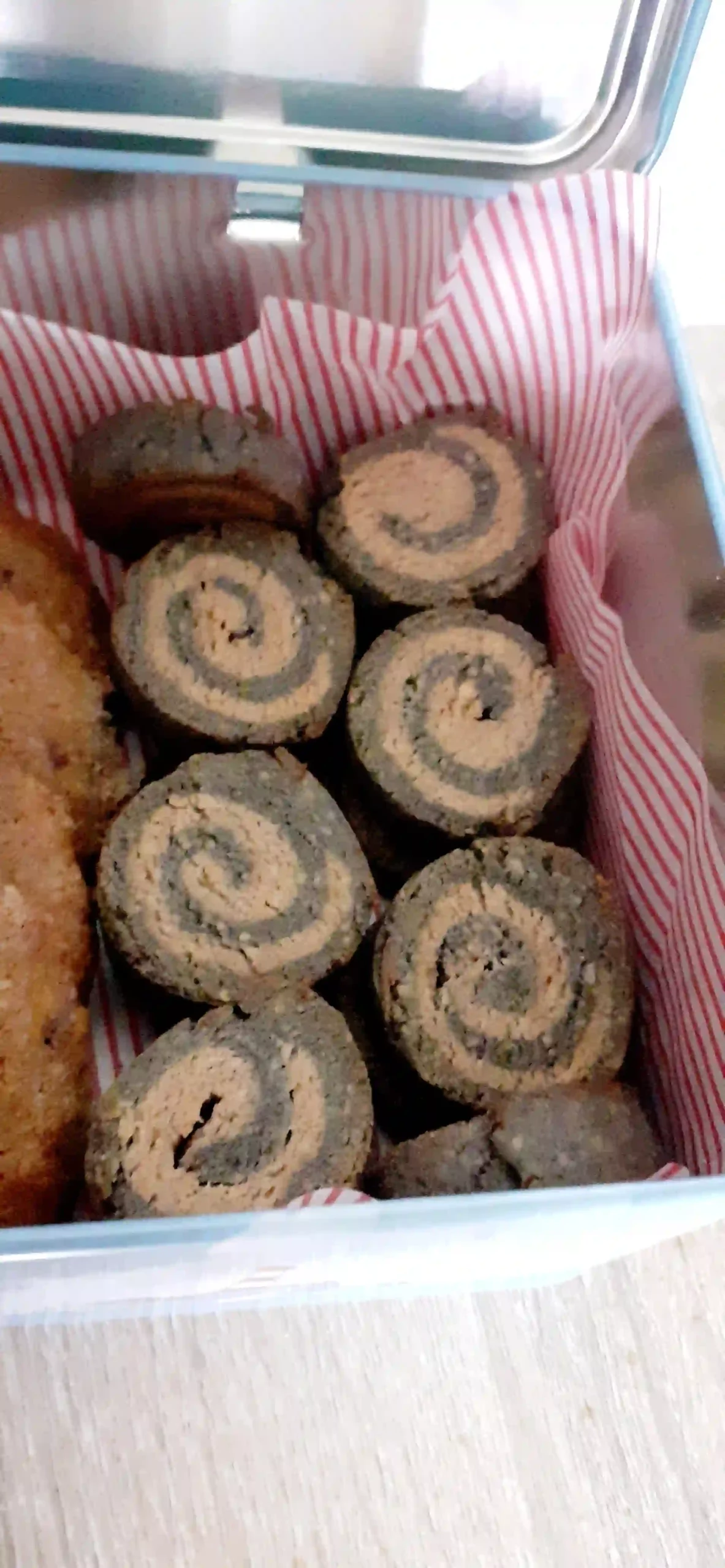Bolachas vegan de amêndoa e carvão