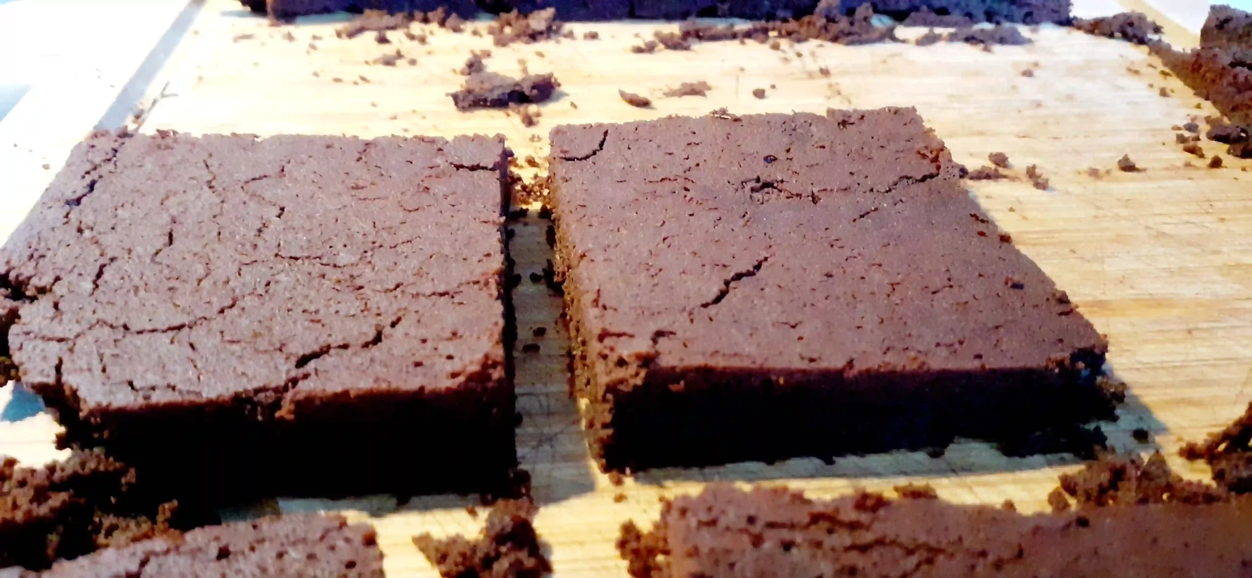 Brownies de chocolate sem glúten, sem lactose, sem açúcar artificial